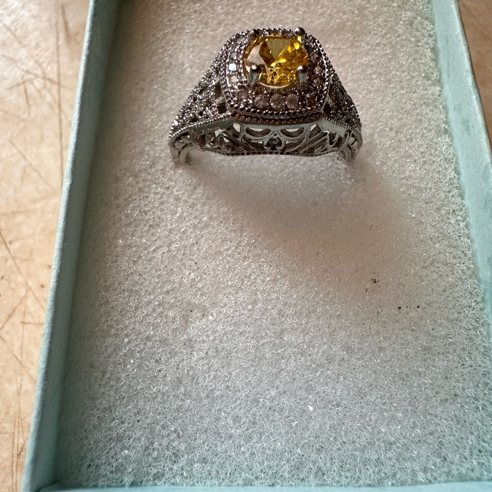Elegant Sterling  Silver and Yellow Gemstone Ring - Picture 4 of 12